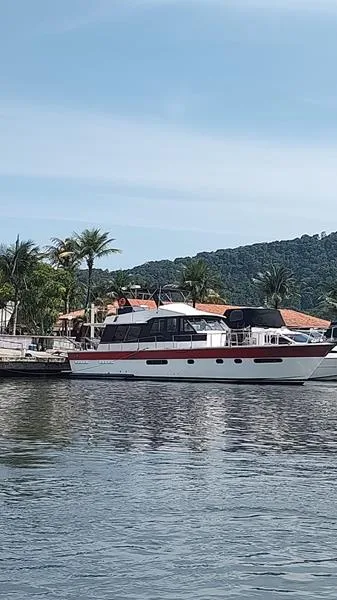 Iate 62 Pés - Aluguel de embarcação para eventos no Guarujá