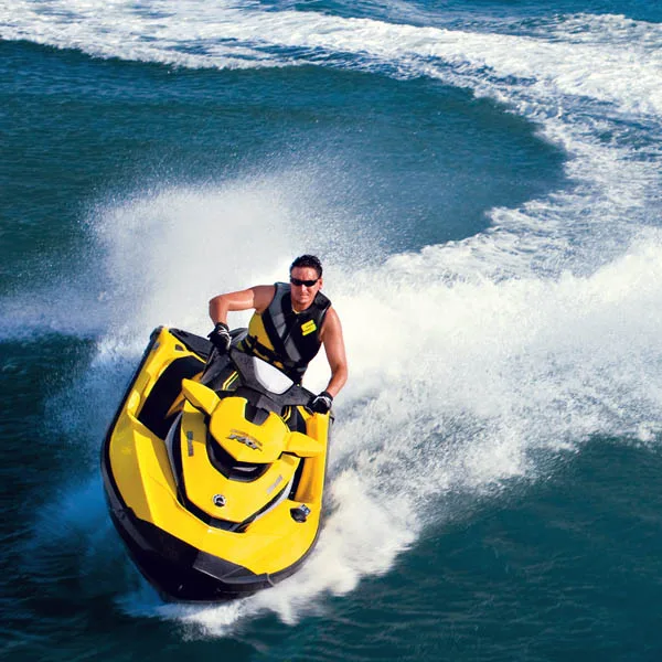 Assessoria Náutica em Guarujá - Jet ski em navegação